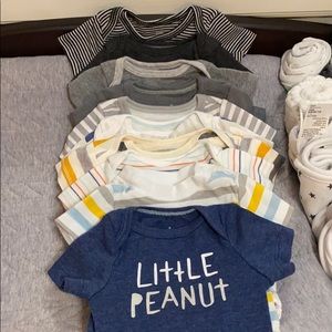 10 newborn onesies